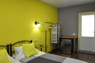 Гостевой дом Домик у Маяка б/о Прибой Саки Небольшой двухместный номер с 2 отдельными кроватями-4