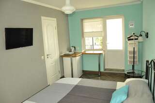 Гостевой дом Домик у Маяка б/о Прибой Саки Семейный номер с боковым видом на море-7