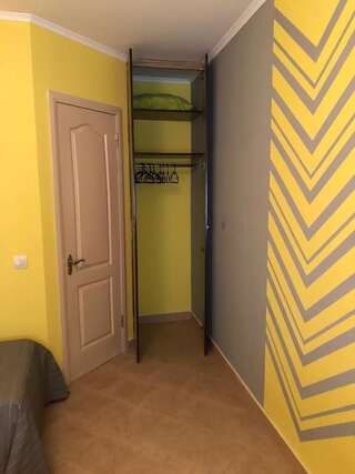 Гостевой дом Домик у Маяка б/о Прибой Саки Стандартный двухместный номер с 2 отдельными кроватями-1